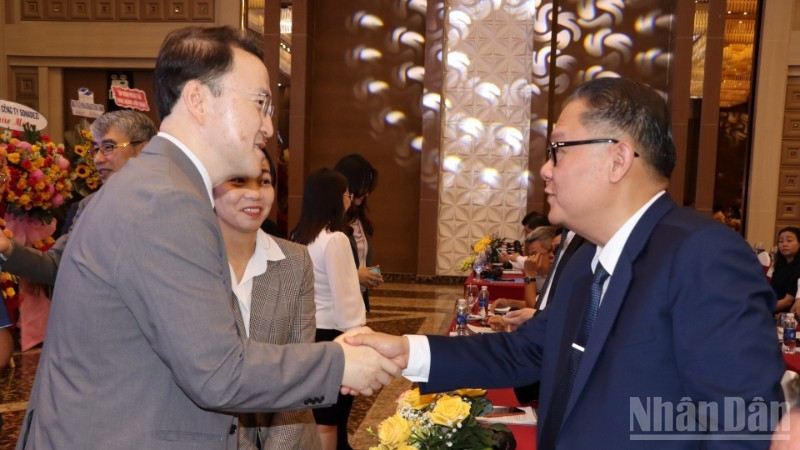 Standing Vice Chairman of the People’s Committee of Dong Nai Province Nguyen Kim Long and delegates at the event