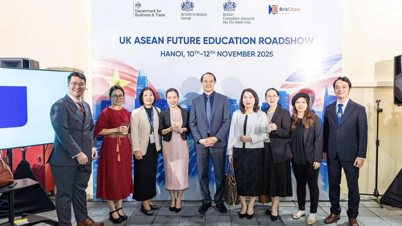 The event attracted the participation of representatives from universities, education organisations, and the business community both at home and abroad.