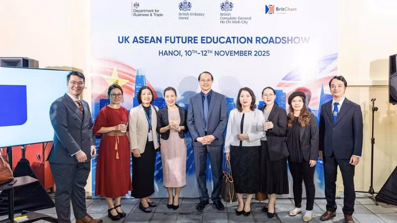 The event attracted the participation of representatives from universities, education organisations, and the business community both at home and abroad.