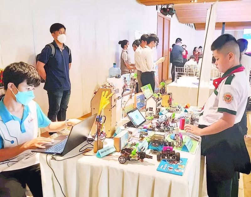 Students in Ho Chi Minh City take part in a digital transformation contest in schools.