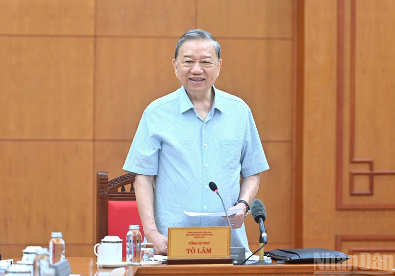 General Secretary To Lam delivered directives at the working session.