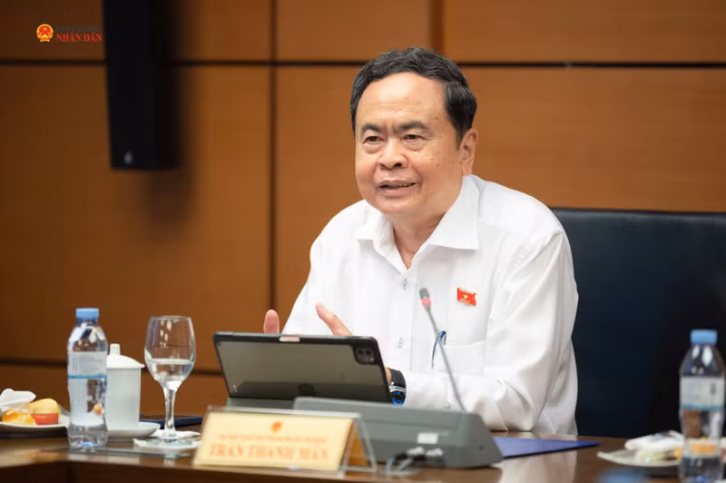 NA Chairman Tran Thanh Man speaks at the group debate on August 4. (Photo: daibieunhandan.vn)