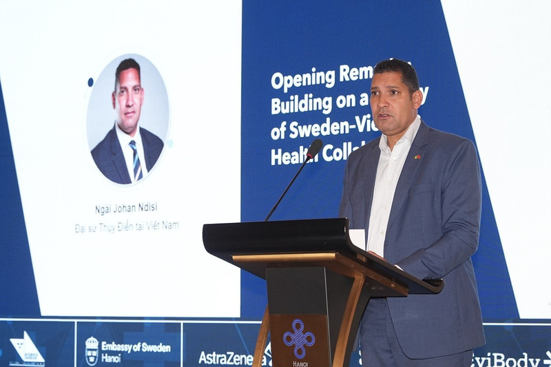 Ambassador of Sweden to Viet Nam Johan Ndisi spoke at the symposium. (Photo: Bich Van)