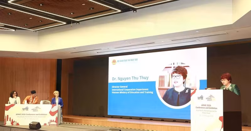Nguyen Thu Thuy, Director of the Department of International Cooperation under the Ministry of Education and Training, delivers a speech during the discussion at APAIE. (Photo: VNA)