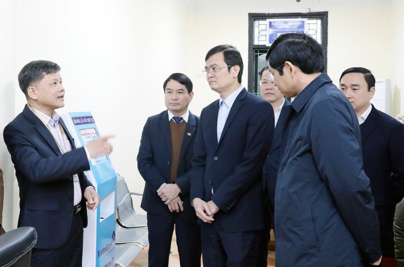 The National Election Council delegation conducts on-site checks in Viet Tri ward, Phu Tho province, on January 6. (Photo: VNA)