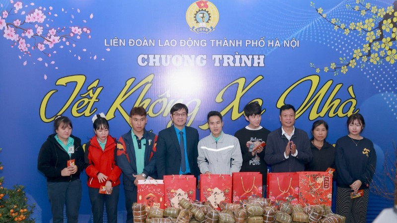 “Tet away from home” brings a warm spring to union members and workers of Canon Viet Nam Co., Ltd.