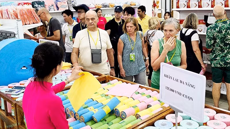 In the 11 months of this year, Viet Nam welcomed more than 19.1 million international visitors. (Photo: NAM NGUYEN)