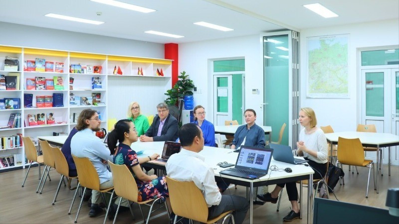 A delegation from the University of Tartu, Estonia, works with Hue University to promote educational cooperation.