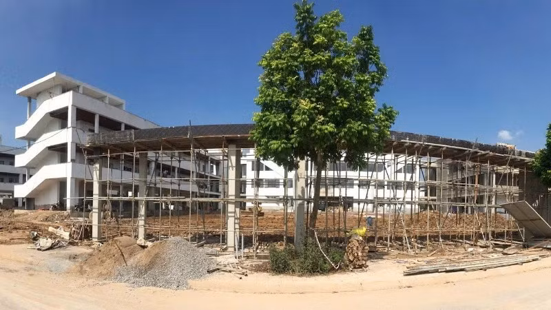 The Phuc Thinh High School project (Phuc Thinh Commune) is nearing completion.