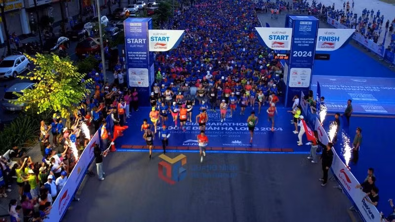 The Halong Bay Heritage Marathon 2024 attracts over 13,500 athletes from 55 countries. (Photo: baoquangninh.vn)