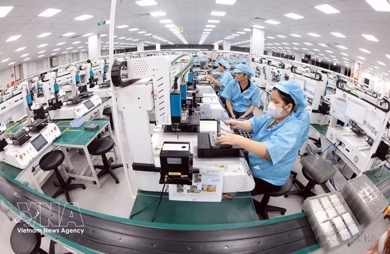 Production at Khvatec Thai Nguyen Co., Ltd. in Yen Binh Industrial Park, Thai Nguyen province. (Photo: VNA)