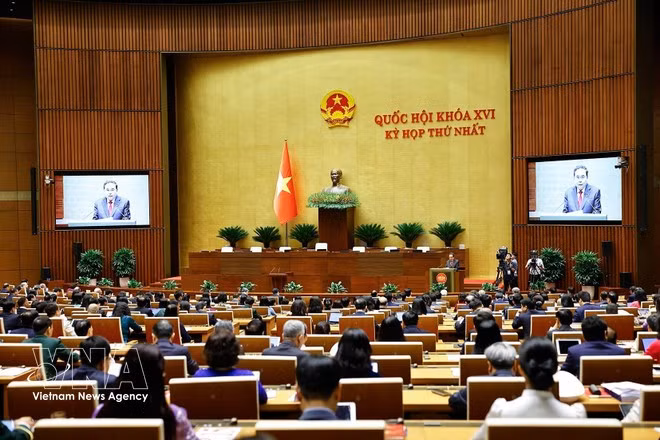 Chairman of the 15th NA Tran Tranh Man delivers the opening remarks at the first session of the 16th National Assembly. (Photo: VNA)