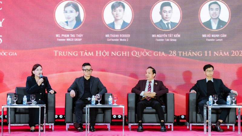 Economic experts discuss at the National Startup Forum 2025.