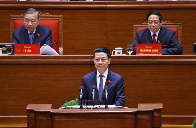 Minister of Science and Technology Nguyen Manh Hung delivers a presentation at the 14th National Party Congress, focusing on breakthrough solutions to make science and technology, innovation, and digital transformation the core drivers of a new, fast and sustainable growth model (Photo: VNA)