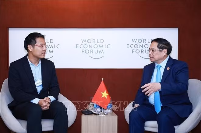 PM Pham Minh Chinh (R) meets with Founding Managing Partner of Insignia Ventures Partners Yinglan Tan in Tianjin on June 25. (Photo: VNA)