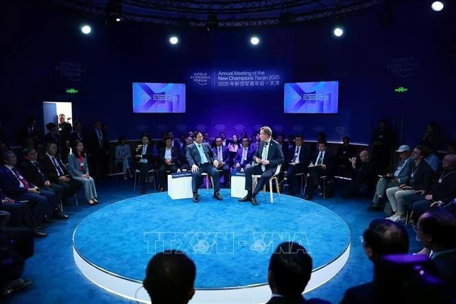 The policy dialogue themed “Viet Nam’s New Era: From Vision to Action” on June 25, a highlight of the WEF's 16th Annual Meeting of the New Champions in Tianjin, China. (Photo: VNA)