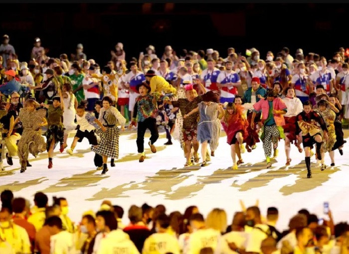 Fireworks illuminate Tokyo as Japan take its Olympic bow ảnh 8 Fireworks illuminate Tokyo as Japan take its Olympic bow ảnh 8