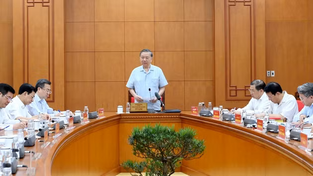 Party General Secretary and President To Lam chairs the meeting on the project reviewing Resolution No.36-NQ/TW. 