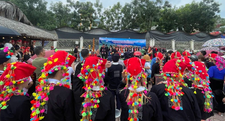Lai Chau has 20 very diverse ethnic groups, which is a condition for developing cultural and community tourism. Lai Chau has 20 very diverse ethnic groups, which is a condition for developing cultural and community tourism.