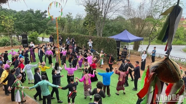 Connecting through the Northwest xoe dance.