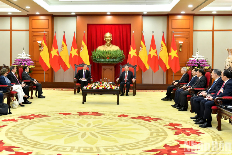 [In Pictures] Party chief To Lam receives Spanish Prime Minister Pedro Sánchez ảnh 6