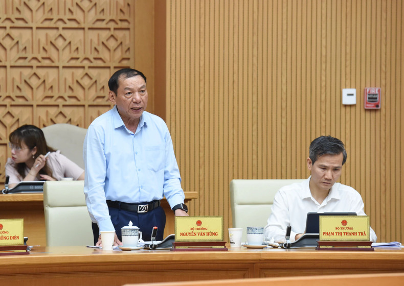 Minister of Culture, Sports and Tourism Nguyen Van Hung speaks at the meeting. Minister of Culture, Sports and Tourism Nguyen Van Hung speaks at the meeting.