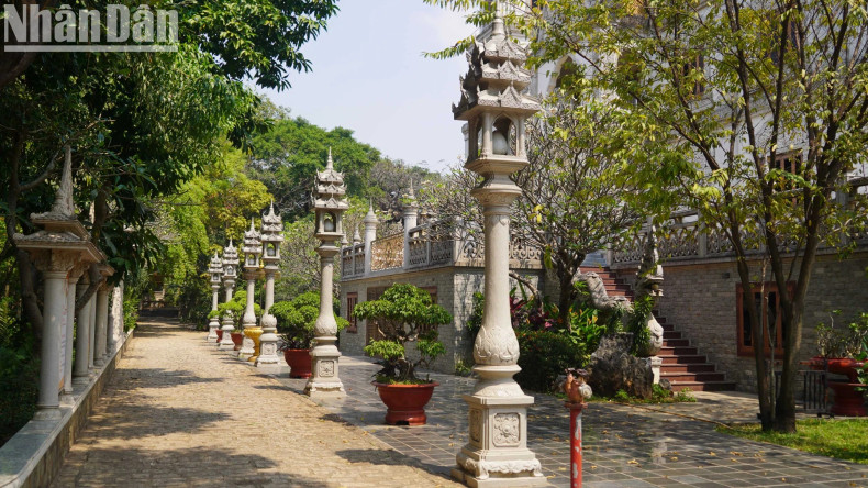 Buu Long Pagoda was built in 1942 and has undergone many changes before taking on its current appearance. Buu Long Pagoda was built in 1942 and has undergone many changes before taking on its current appearance.