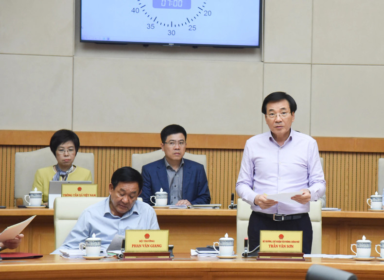 Minister, Head of the Government Office Tran Van Son speaks at the meeting. Minister, Head of the Government Office Tran Van Son speaks at the meeting.