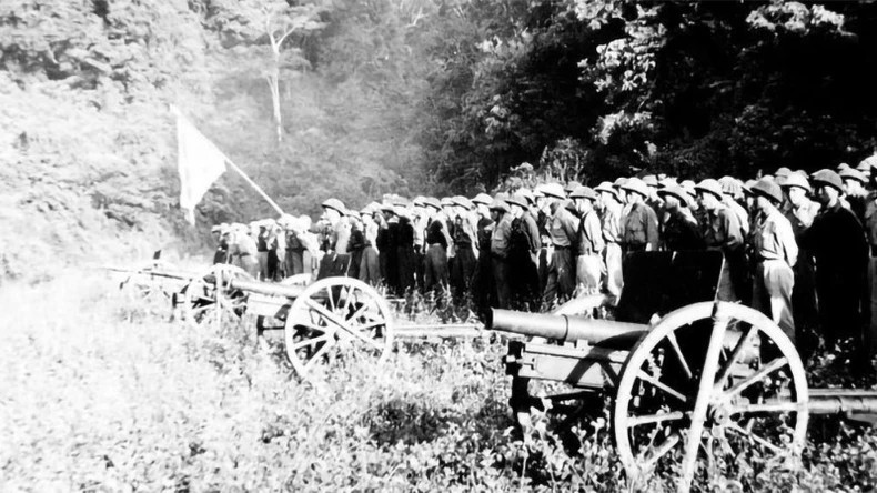 The army units participating in the Border Campaign held a departure ceremony, urgently marching to the front. (Photo: VNA) The army units participating in the Border Campaign held a departure ceremony, urgently marching to the front. (Photo: VNA)