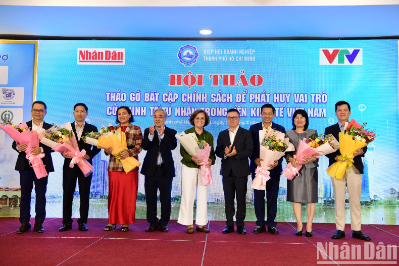 [In Pictures] Overview of workshop on removing policy shortcomings to promote role of private economy in Vietnam ảnh 8