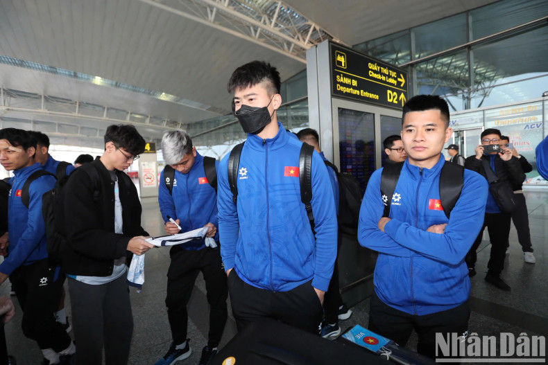 The Vietnam national football team arrive at Noi Bai Airport to catch a flight to Thailand. The Vietnam national football team arrive at Noi Bai Airport to catch a flight to Thailand.
