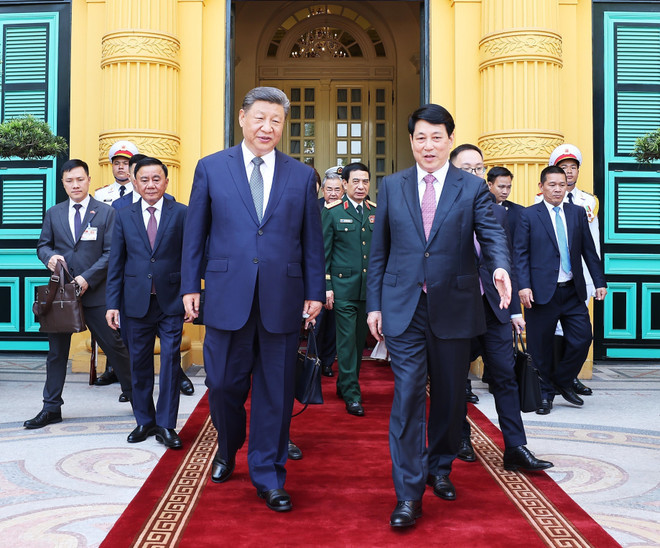 State President Luong Cuong sees off General Secretary and President of China Xi Jinping (Photo: VNA)