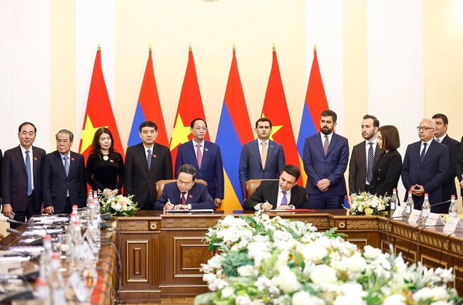 Top Vietnamese and Armenian legislators sign a cooperation agreement between the two legislatures (Photo: VNA) Top Vietnamese and Armenian legislators sign a cooperation agreement between the two legislatures (Photo: VNA)