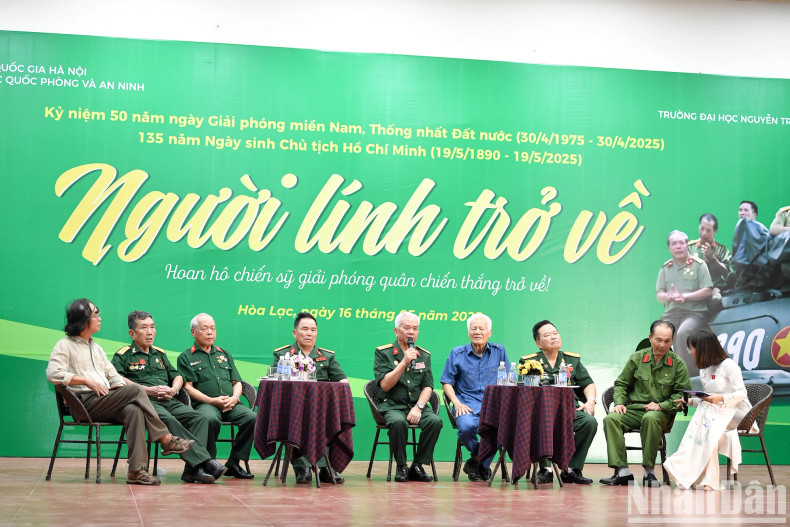 During the programme, each story recounted by the soldiers who went through the war conveyed a reminder to the younger generation: no matter the difficulties or challenges, courage and unwavering will remain a solid foundation. During the programme, each story recounted by the soldiers who went through the war conveyed a reminder to the younger generation: no matter the difficulties or challenges, courage and unwavering will remain a solid foundation.