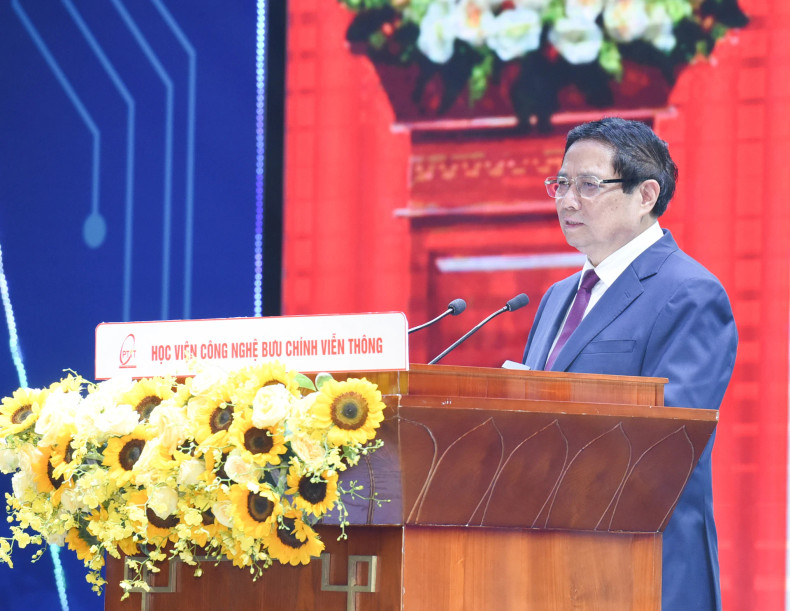 Prime Minister Pham Minh Chinh speaks at the ceremony.