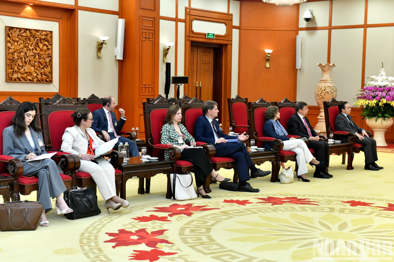 [In Pictures] Party chief To Lam receives Spanish Prime Minister Pedro Sánchez ảnh 5