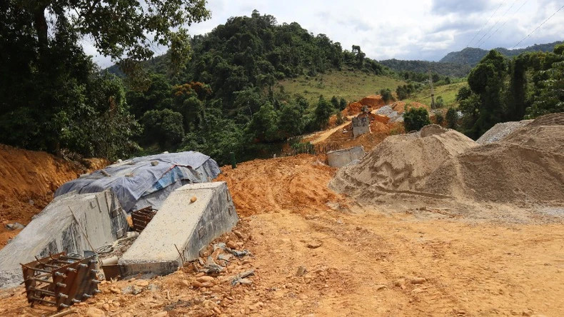 The project to upgrade the road from the center of Mon Son commune to Bung village, Mon Son commune, Con Cuong district is being actively implemented. The project to upgrade the road from the center of Mon Son commune to Bung village, Mon Son commune, Con Cuong district is being actively implemented.