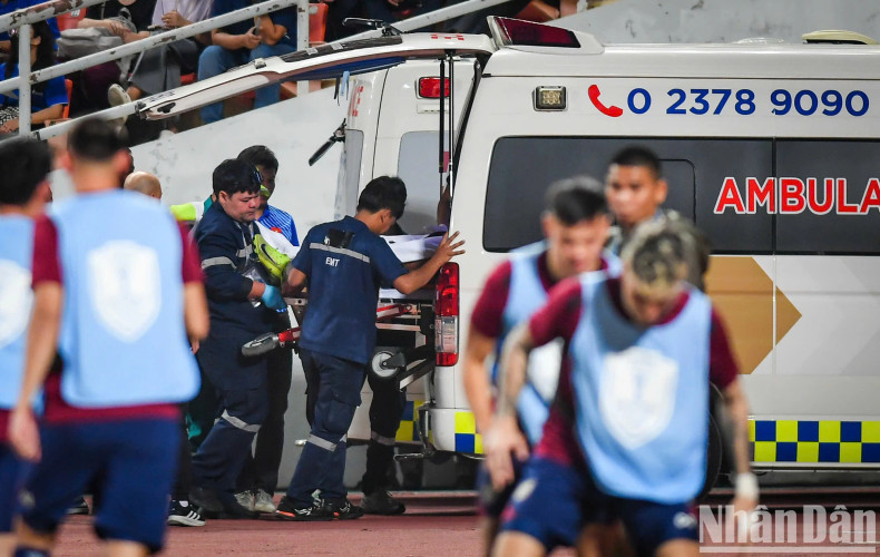 Xuan Son was taken to the hospital immediately afterwards. Xuan Son was taken to the hospital immediately afterwards.