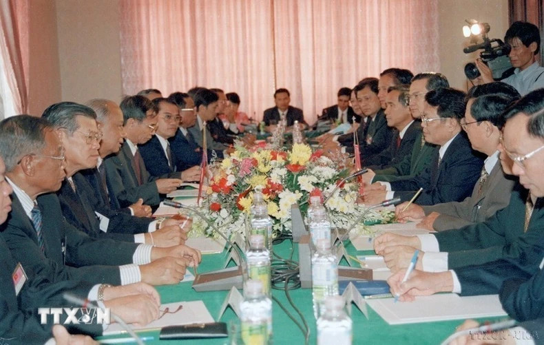 [In Pictures] President Khamtay Siphandone, a preeminent leader with important contributions to Laos-Vietnam relations ảnh 7