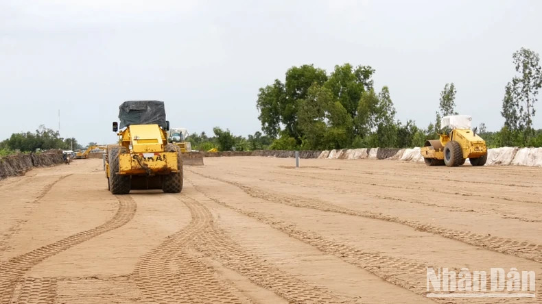 Can Tho - Ca Mau Expressway is under construction.
