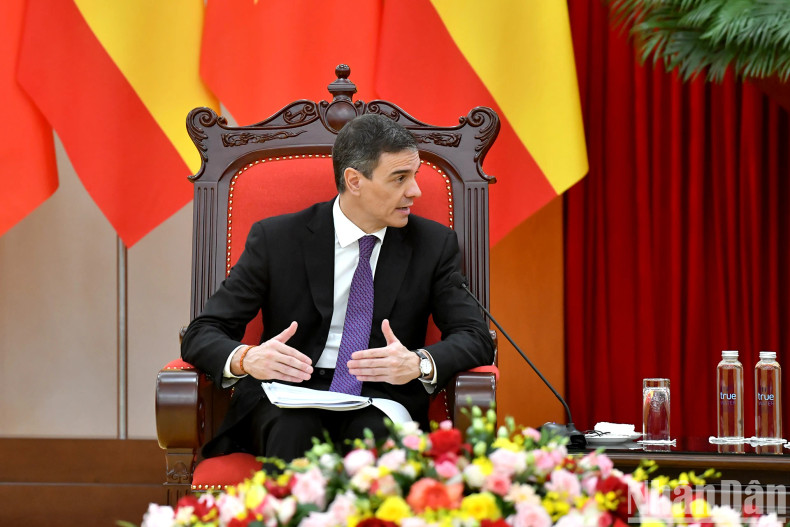 [In Pictures] Party chief To Lam receives Spanish Prime Minister Pedro Sánchez ảnh 3