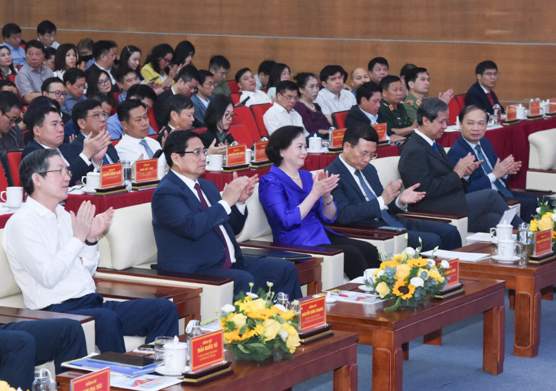 Prime Minister Pham Minh Chinh and delegates attend the ceremony.