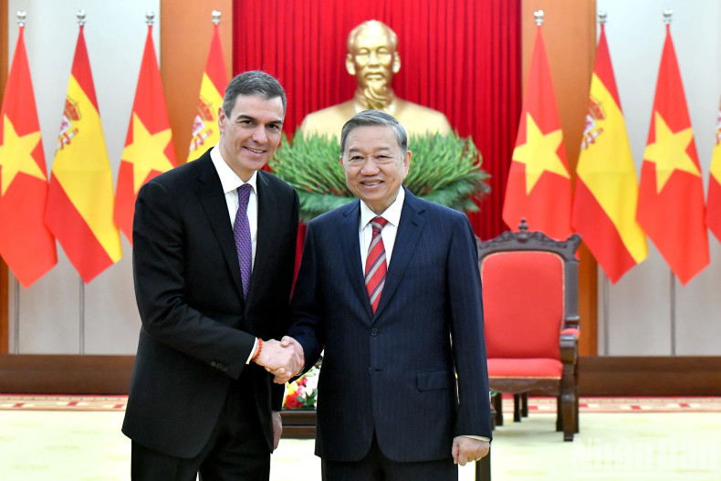 [In Pictures] Party chief To Lam receives Spanish Prime Minister Pedro Sánchez ảnh 7