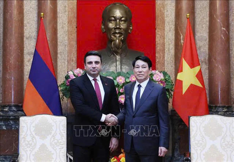 President Luong Cuong and President of the National Assembly of Armenia Alen Simonyan (Photo: VNA) President Luong Cuong and President of the National Assembly of Armenia Alen Simonyan (Photo: VNA)