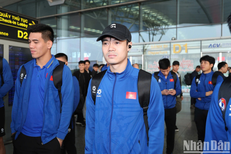 Van Toan was injured but still goes to Thailand with his teammates. Van Toan was injured but still goes to Thailand with his teammates.