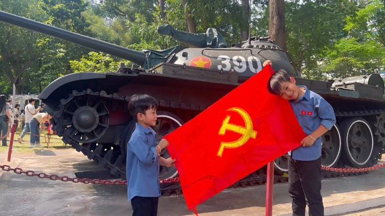 Patriotic education is important in Thuy Duong’s family. Patriotic education is important in Thuy Duong’s family.