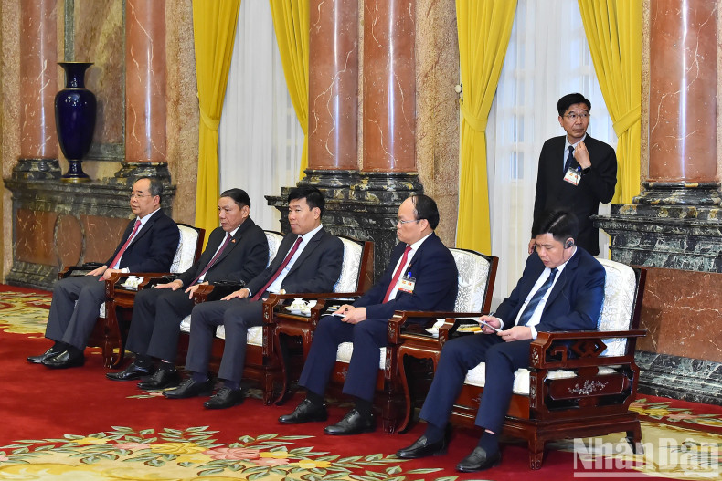 Vietnamese delegates attend the reception.