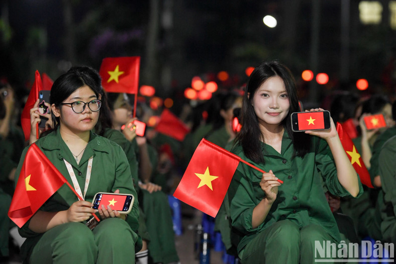 Students eagerly join the programme. Students eagerly join the programme.