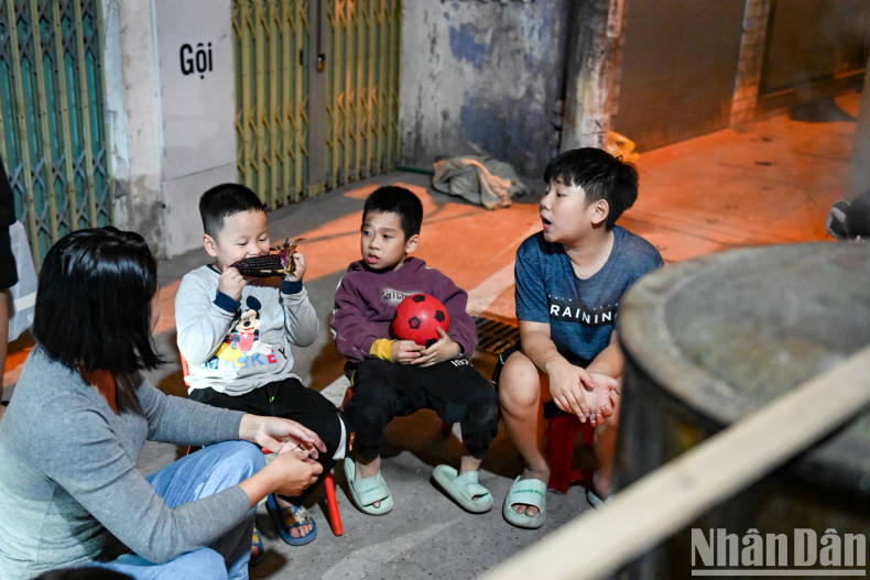 Tuyen said: “About 12 years ago when I became a daughter-in-law, the family had a tradition of cooking banh chung for Tet. This is also the occasion when the family can fully gather together every year.” Tuyen said: “About 12 years ago when I became a daughter-in-law, the family had a tradition of cooking banh chung for Tet. This is also the occasion when the family can fully gather together every year.”