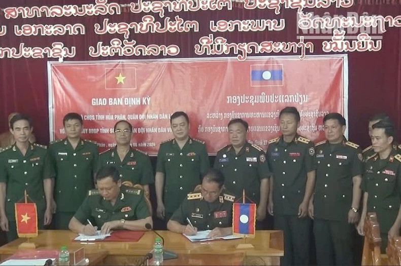 The Border Guard Command of Son La Province (Vietnam) and the Military Command of Huaphan Province (Laos) regularly hold meetings, exchange information, periodically report on the situation, and record memorandums of understanding on border protection work.